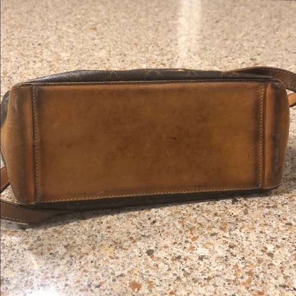 Authentic Louis Vuitton Shoulder Bag - Picture 4 of 9